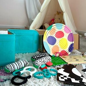 Lovevery play sensor set 0-2 Months The Looker